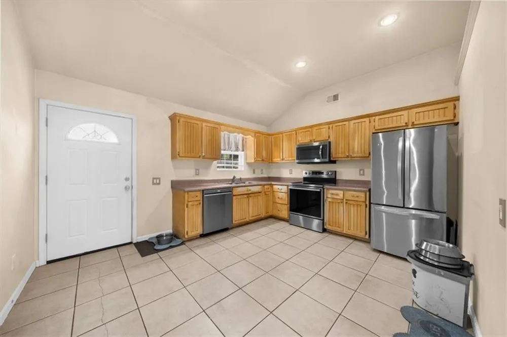 212 Whispering Pine Circle NE White, GA 30184