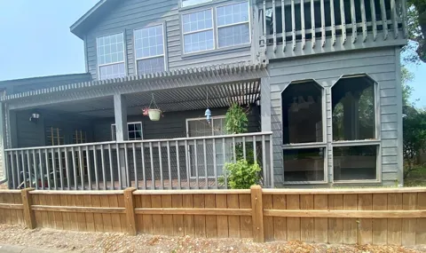 210 Oak Bay Street