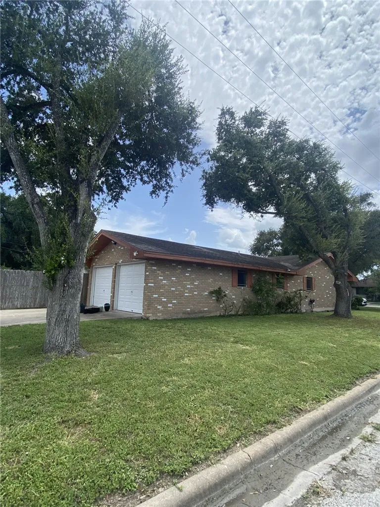 1601 Andrea Street Alice, TX 78332