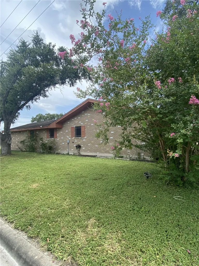 1601 Andrea Street Alice, TX 78332