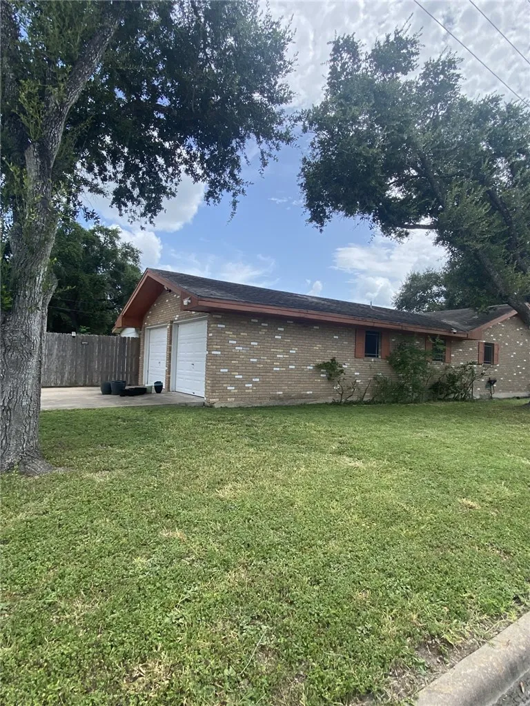 1601 Andrea Street Alice, TX 78332