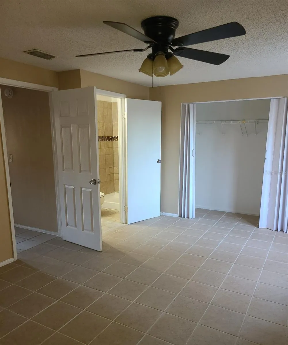 4916 SILVER OAKS VLG #E Orlando, FL 32808