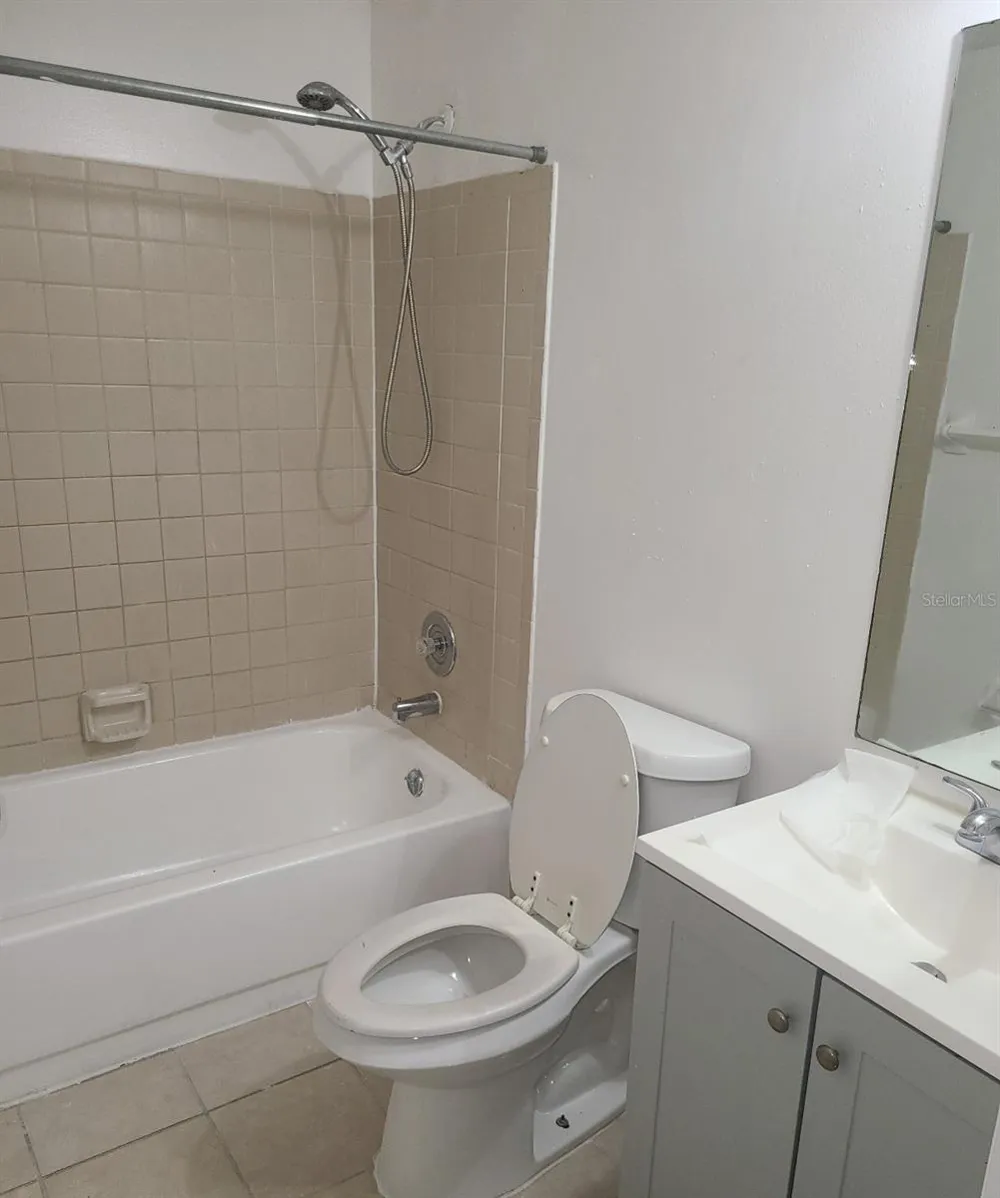 4916 SILVER OAKS VLG #E Orlando, FL 32808