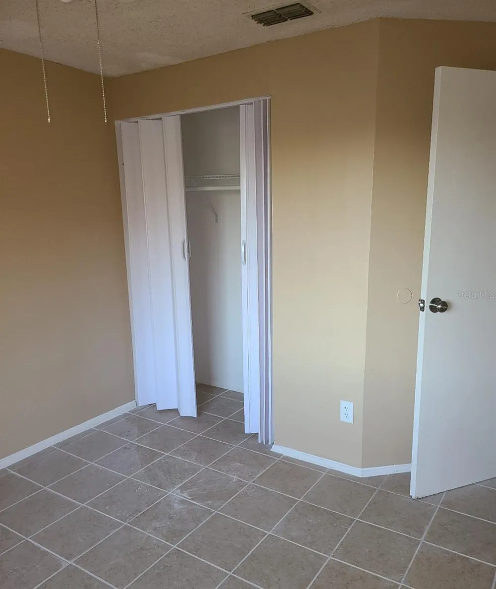 4916 SILVER OAKS VLG #E Orlando, FL 32808