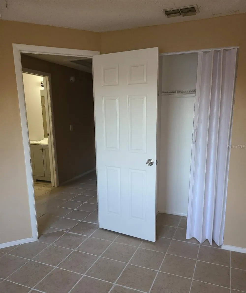 4916 SILVER OAKS VLG #E Orlando, FL 32808