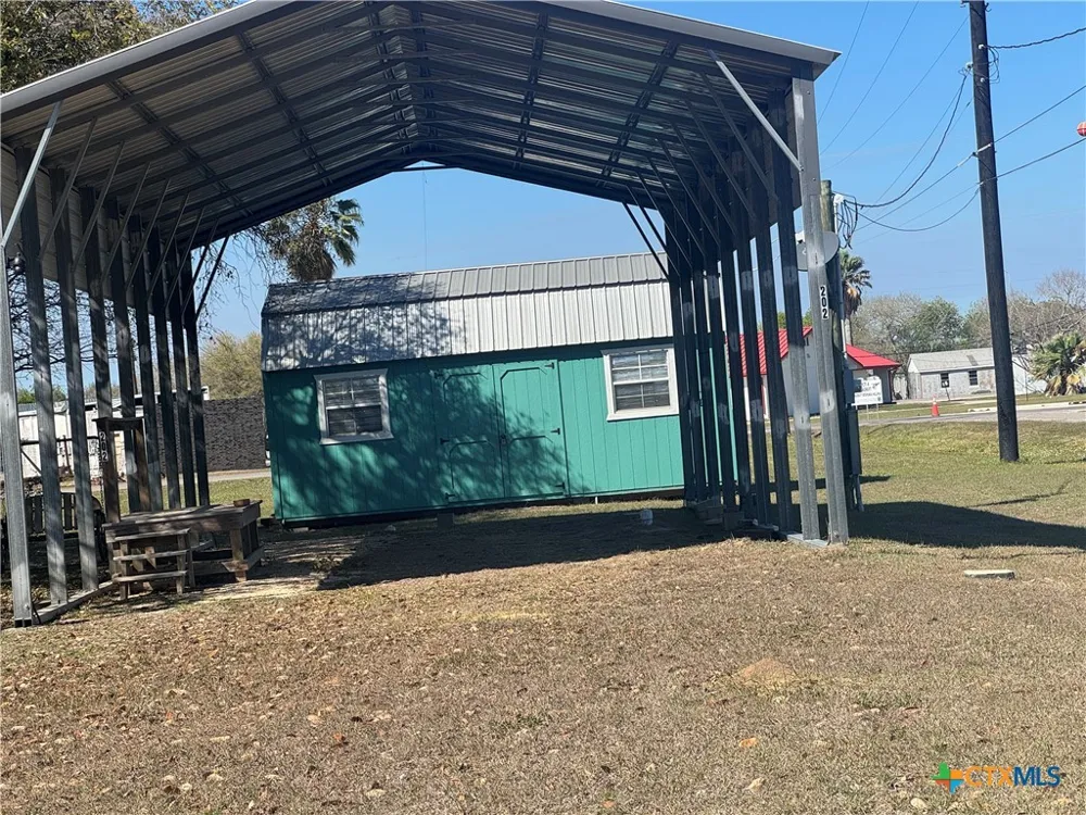 202 W Cleveland Avenue Seadrift, TX 77983
