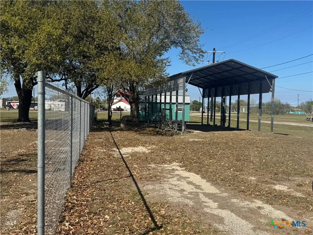 202 W Cleveland Avenue Seadrift, TX 77983