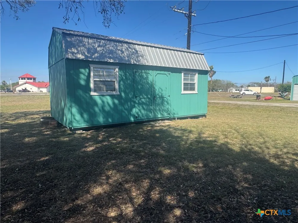 202 W Cleveland Avenue Seadrift, TX 77983