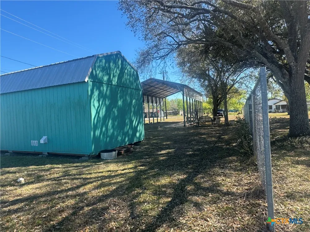 202 W Cleveland Avenue Seadrift, TX 77983