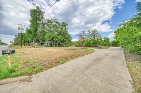 918 E Main Street