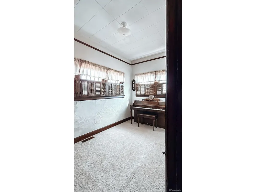 204 W Ash Street Walsh, CO 81090