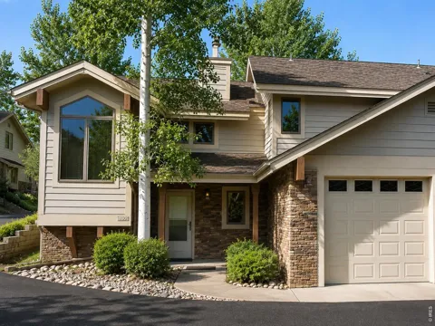 880 Crabapple Lane