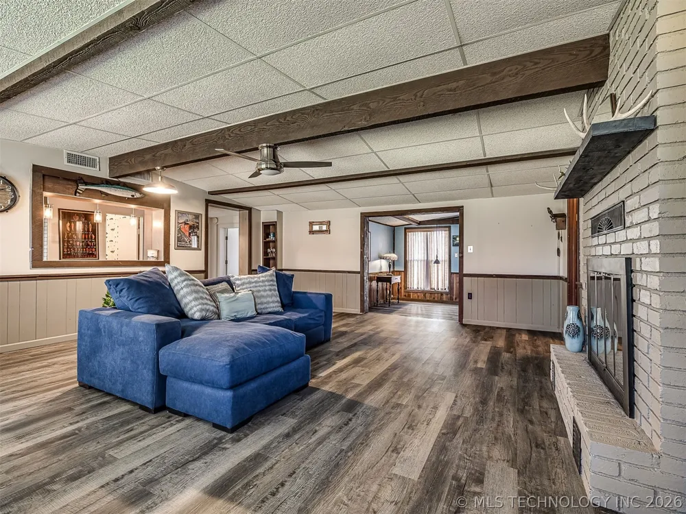 32033 E 695 WAY Wagoner, OK 74467
