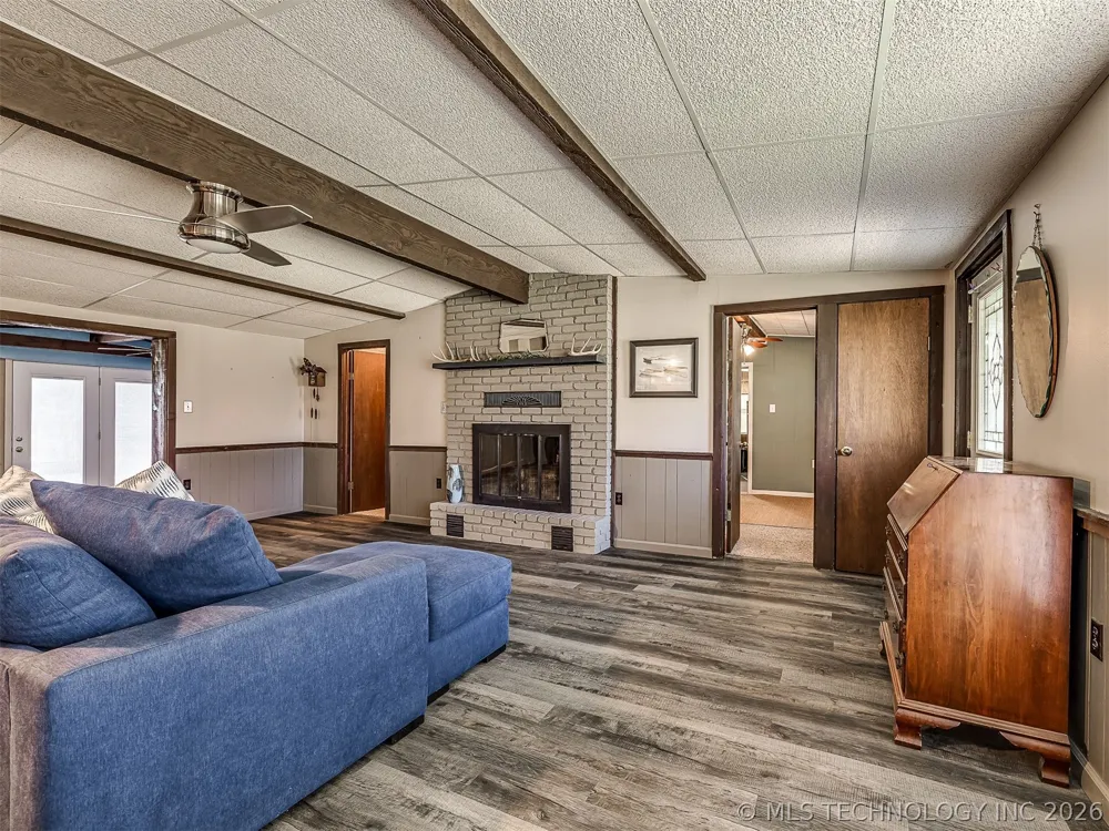 32033 E 695 WAY Wagoner, OK 74467