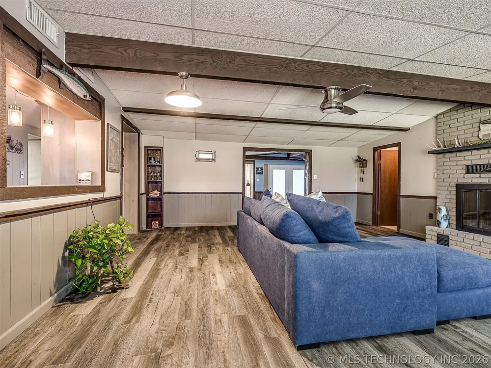 32033 E 695 WAY Wagoner, OK 74467