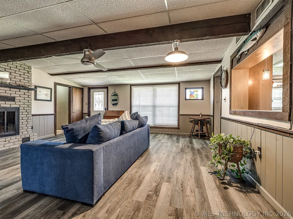 32033 E 695 WAY Wagoner, OK 74467