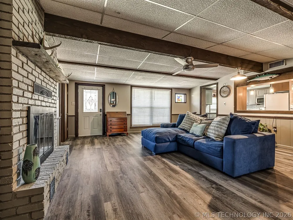 32033 E 695 WAY Wagoner, OK 74467