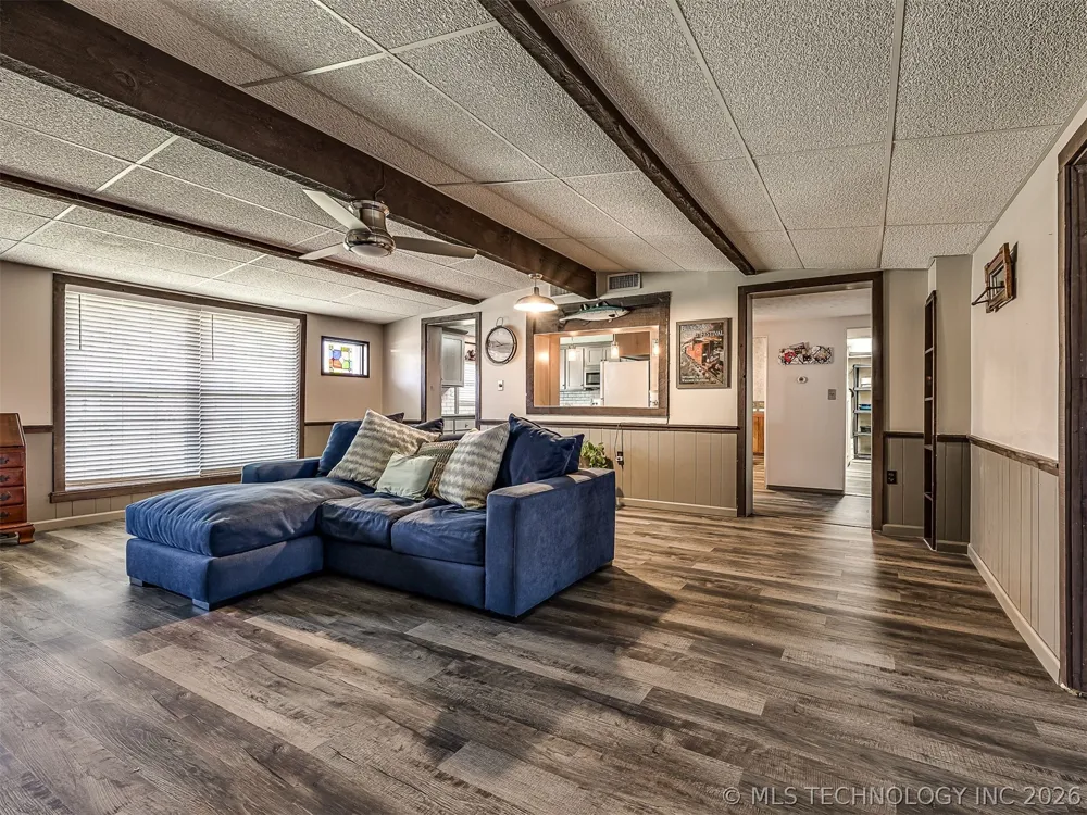32033 E 695 WAY Wagoner, OK 74467