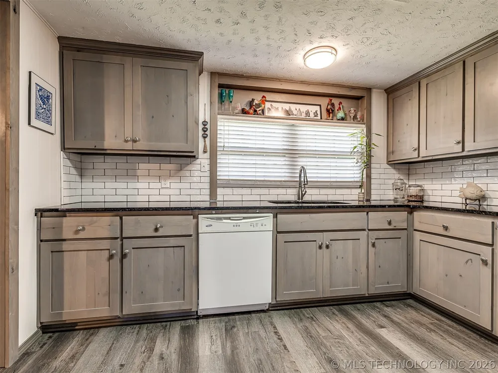 32033 E 695 WAY Wagoner, OK 74467