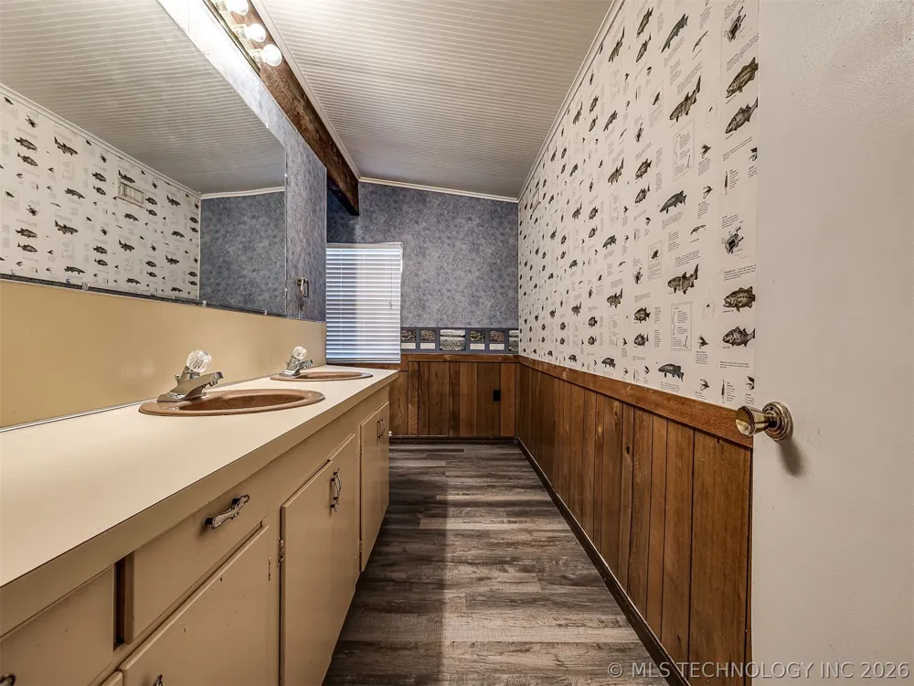 32033 E 695 WAY Wagoner, OK 74467