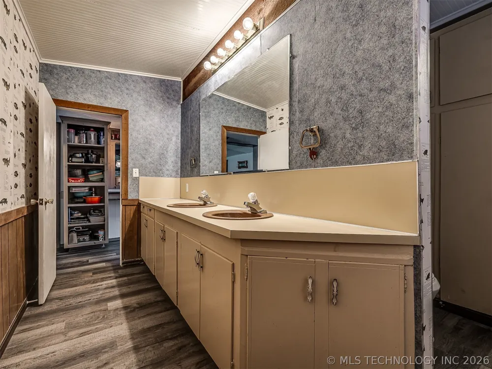 32033 E 695 WAY Wagoner, OK 74467