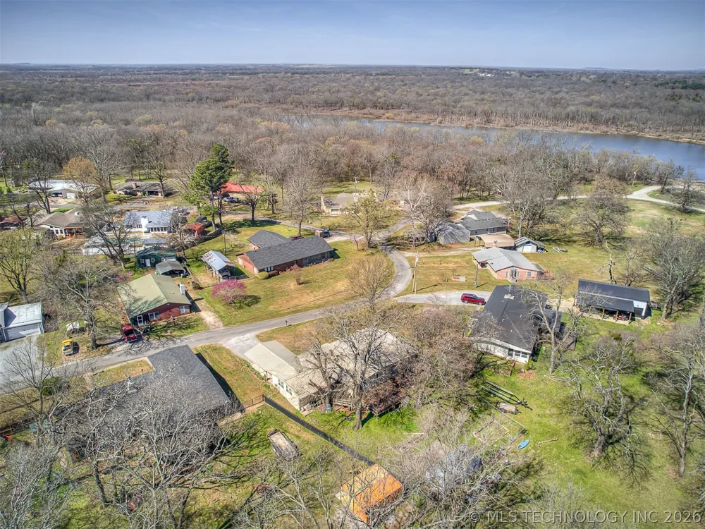 32033 E 695 WAY Wagoner, OK 74467