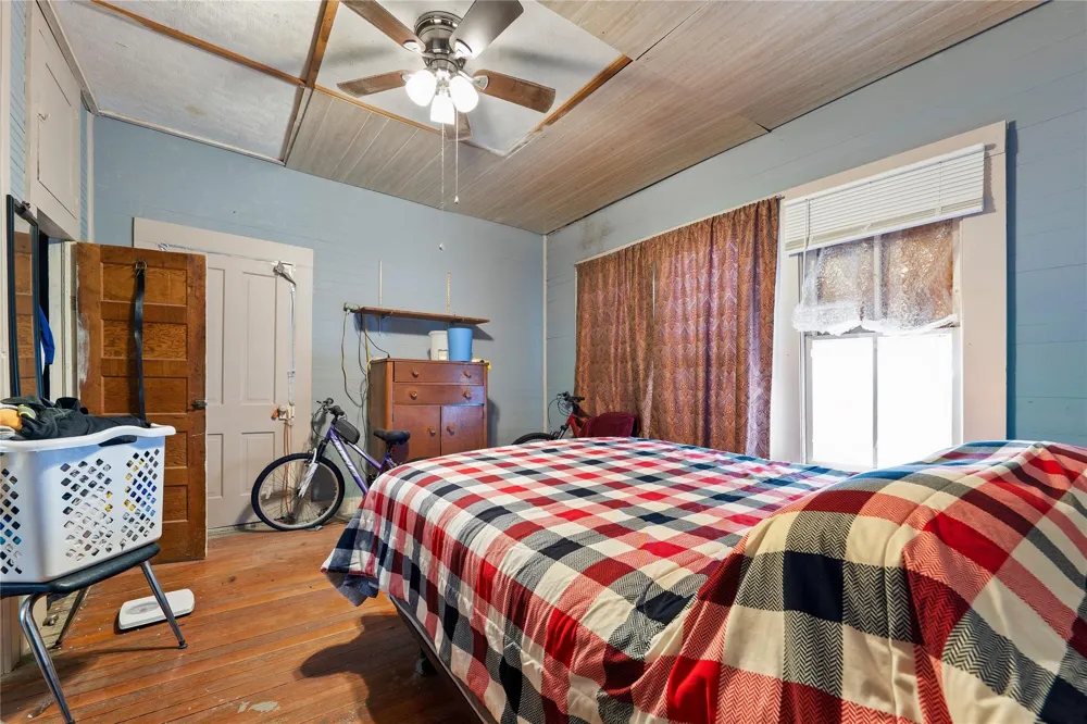 42 S Old Spanish Trail Uhland, TX 78640