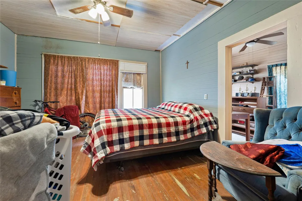 42 S Old Spanish Trail Uhland, TX 78640