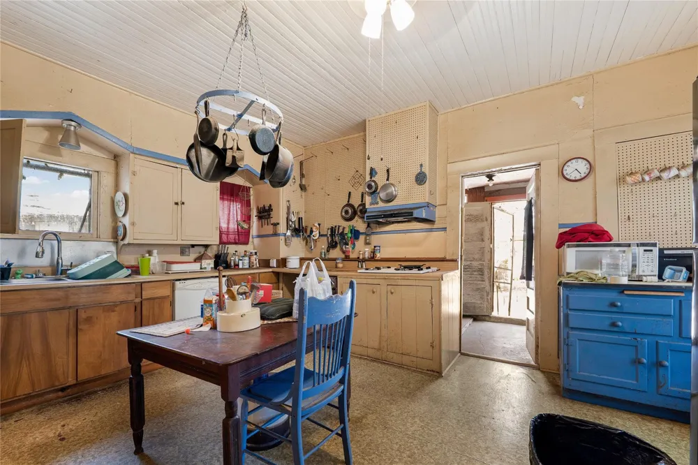 42 S Old Spanish Trail Uhland, TX 78640
