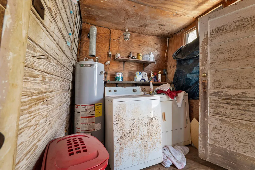 42 S Old Spanish Trail Uhland, TX 78640