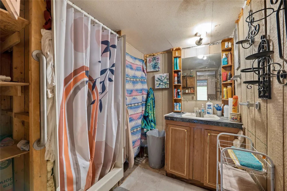 42 S Old Spanish Trail Uhland, TX 78640