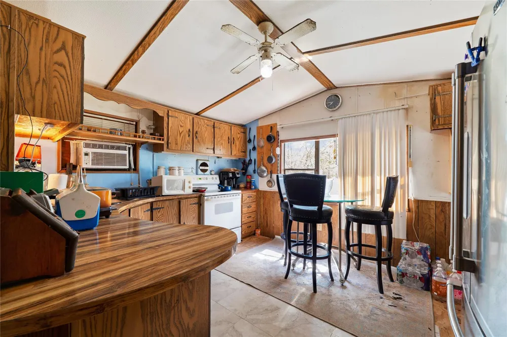 42 S Old Spanish Trail Uhland, TX 78640