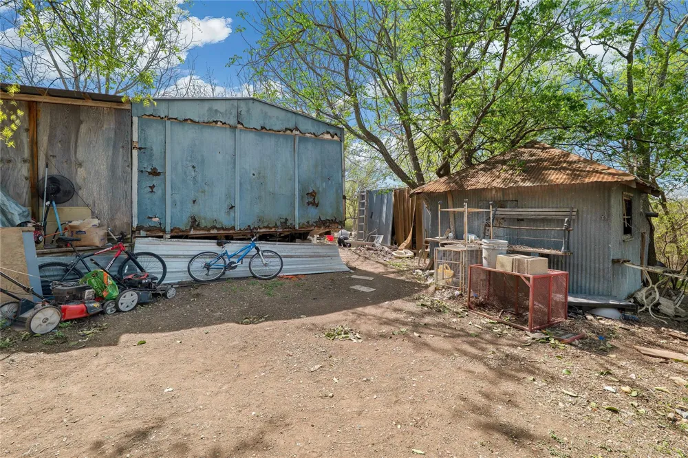 42 S Old Spanish Trail Uhland, TX 78640