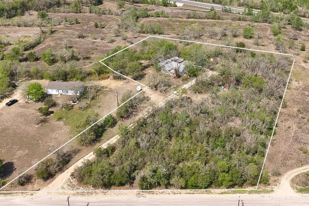 42 S Old Spanish Trail Uhland, TX 78640