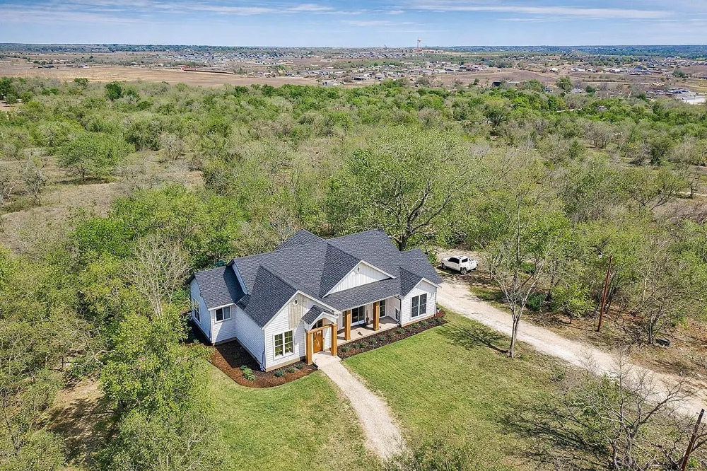 42 S Old Spanish Trail Uhland, TX 78640