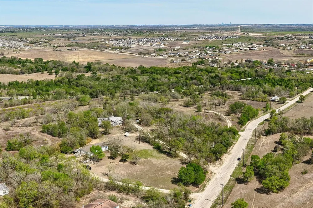 42 S Old Spanish Trail Uhland, TX 78640