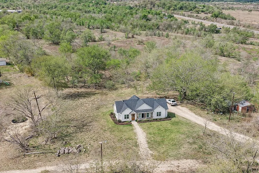 42 S Old Spanish Trail Uhland, TX 78640