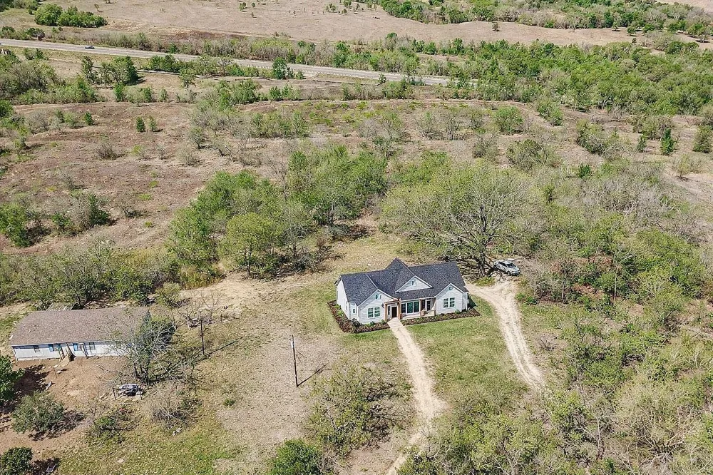 42 S Old Spanish Trail Uhland, TX 78640