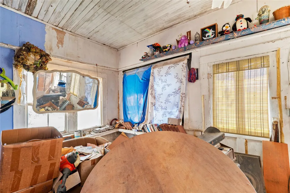 42 S Old Spanish Trail Uhland, TX 78640