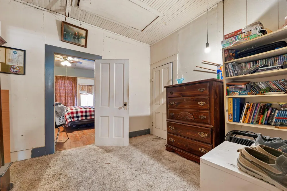 42 S Old Spanish Trail Uhland, TX 78640
