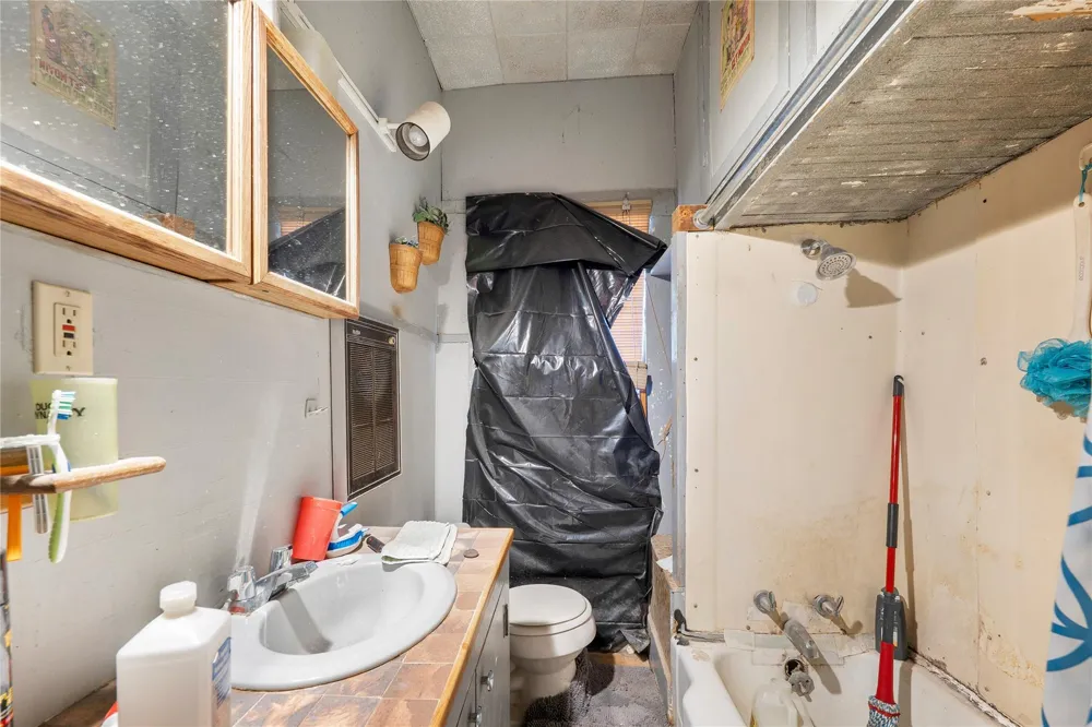 42 S Old Spanish Trail Uhland, TX 78640