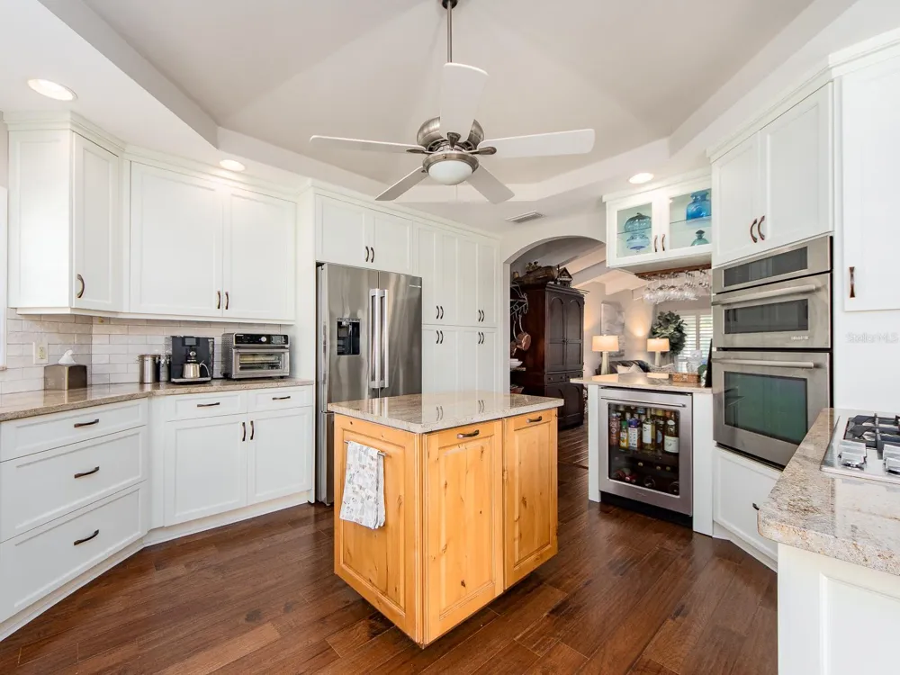 707 SNUG ISLAND Clearwater Beach, FL 33767