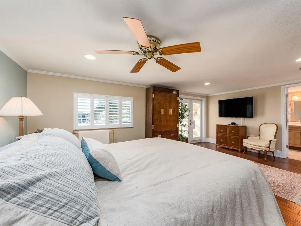 707 SNUG ISLAND Clearwater Beach, FL 33767