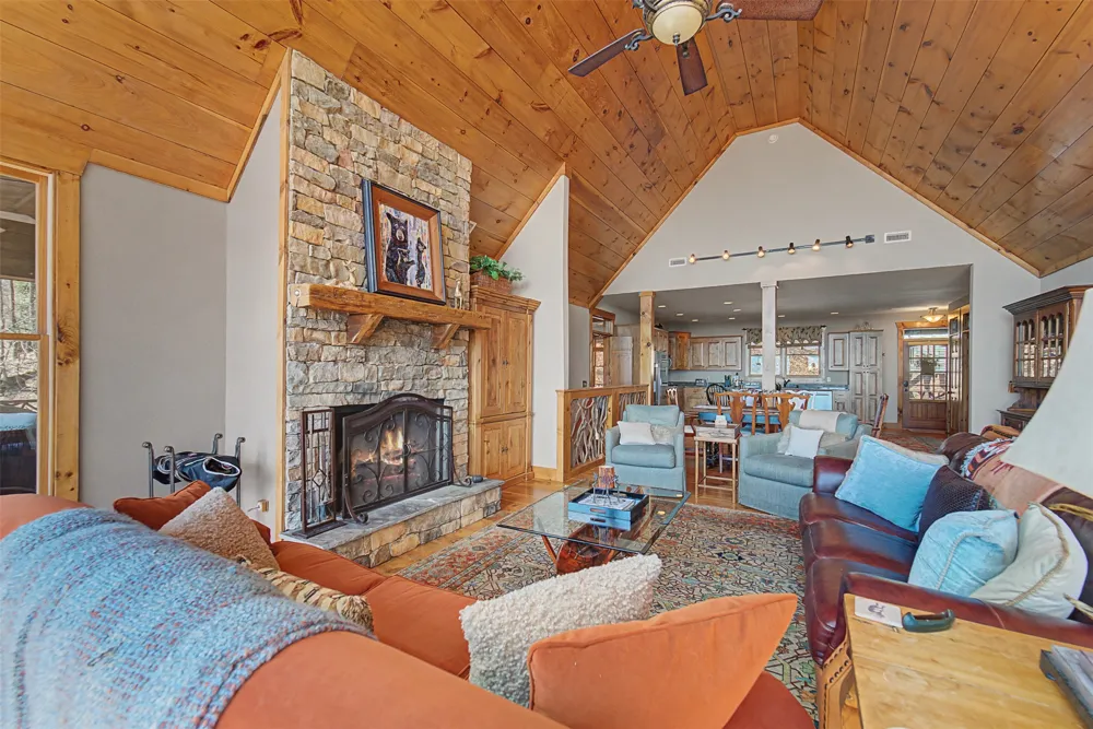 1848 Trays Island Road Sapphire, NC 28774