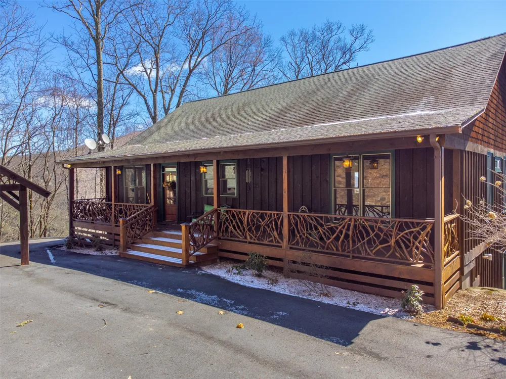 1848 Trays Island Road Sapphire, NC 28774