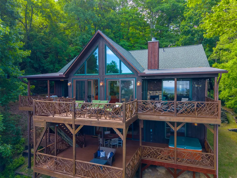 1848 Trays Island Road Sapphire, NC 28774