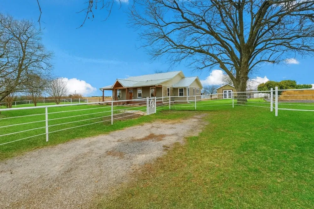 2196 Bledsoe Road Gunter, TX 75058