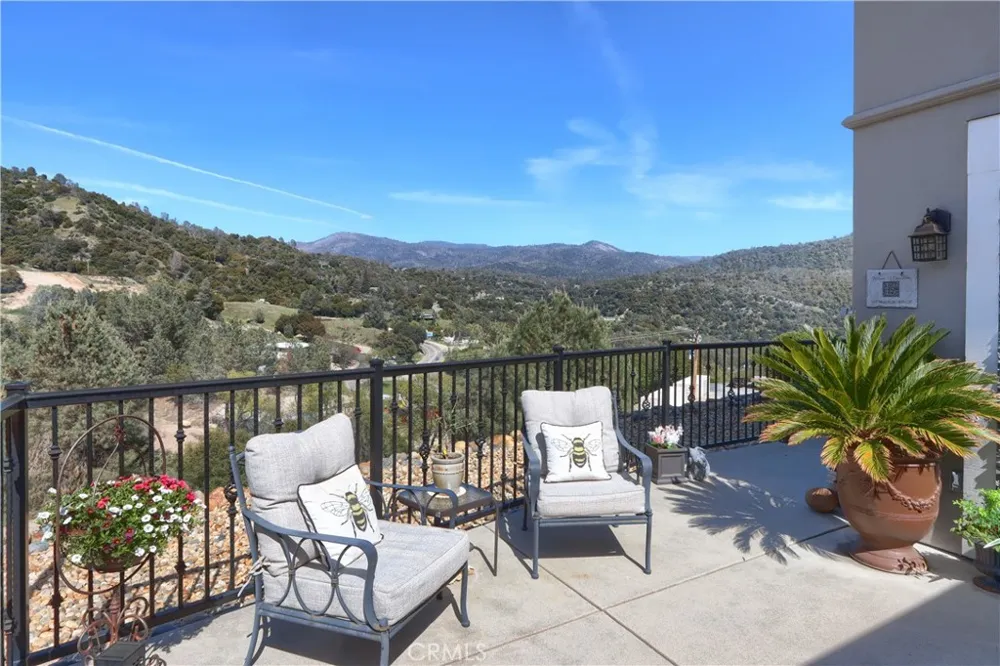 42038 Empty Creek Oakhurst, CA 93644