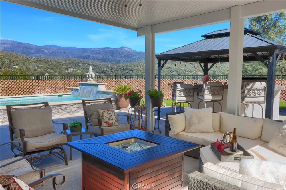42038 Empty Creek Oakhurst, CA 93644