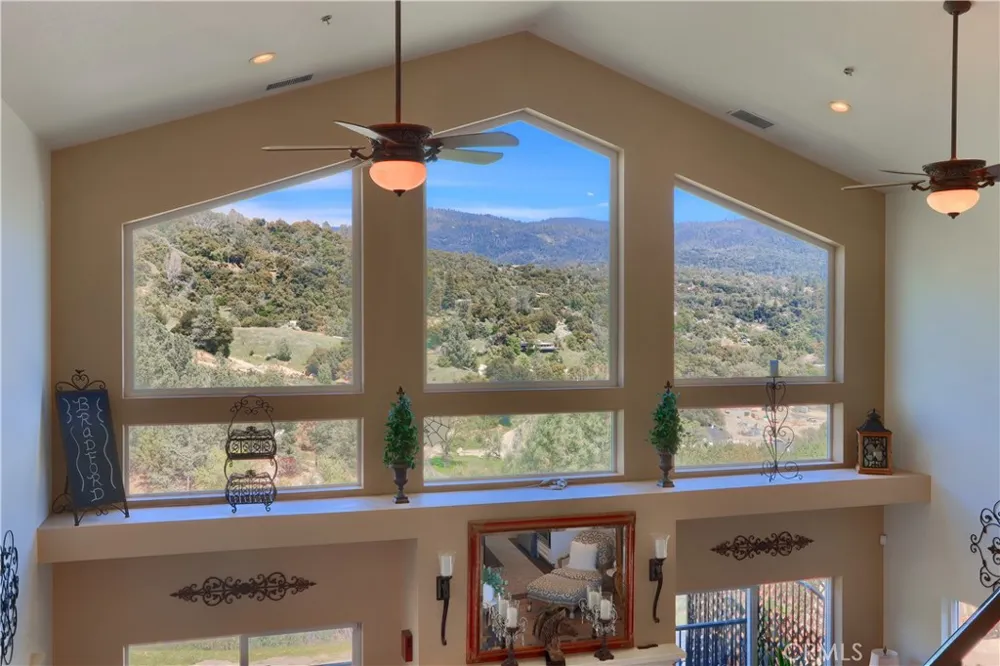 42038 Empty Creek Oakhurst, CA 93644